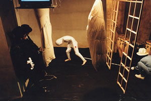 舞台演劇 「濡れた羽根は空をつかめない」